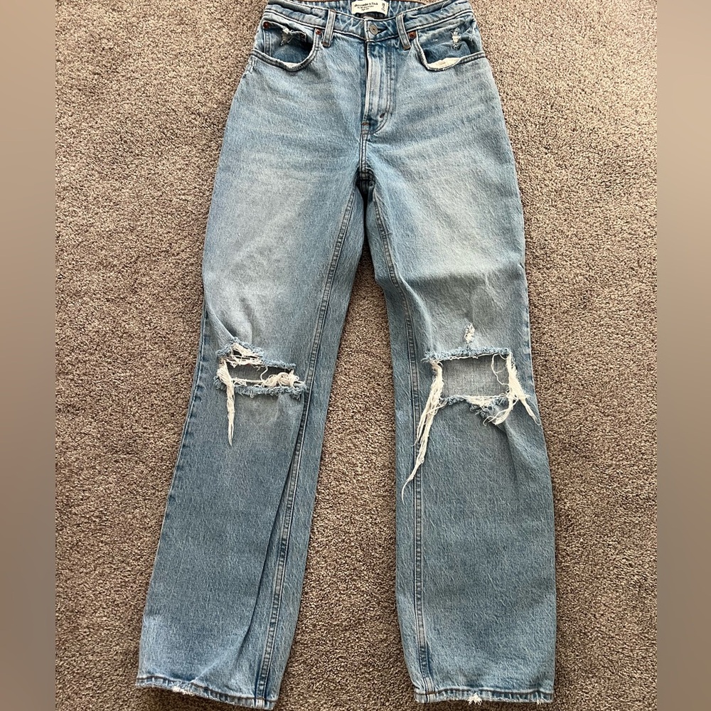 A&F Curve Love 90’s Relaxed High Rise Jean
